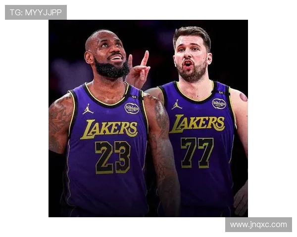 日本性感女星昨日现身湖人主场穿东契奇球衣引发热议